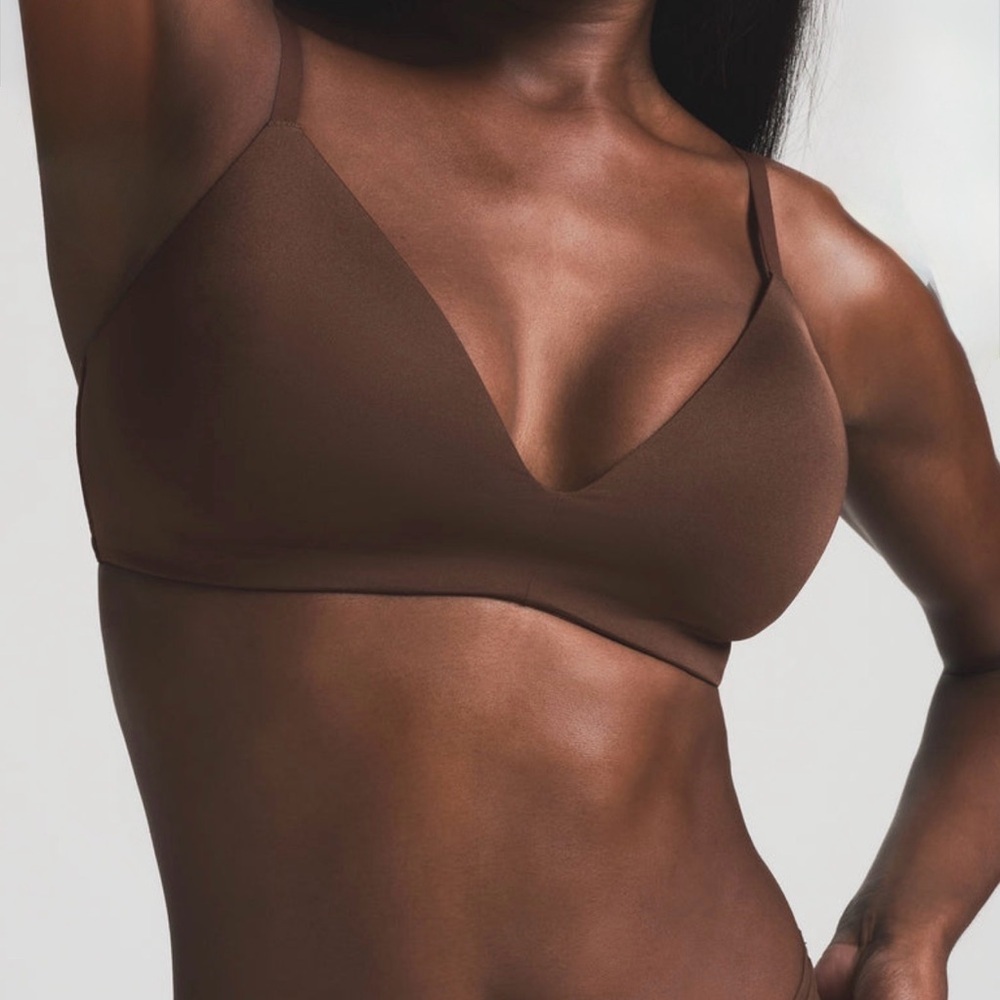 SKIMS Wireless Form T-Shirt Bra - Cocoa -     Size 32D - Picture 2 of 6
